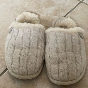 UGG Women’s Size 8 Knit slippers